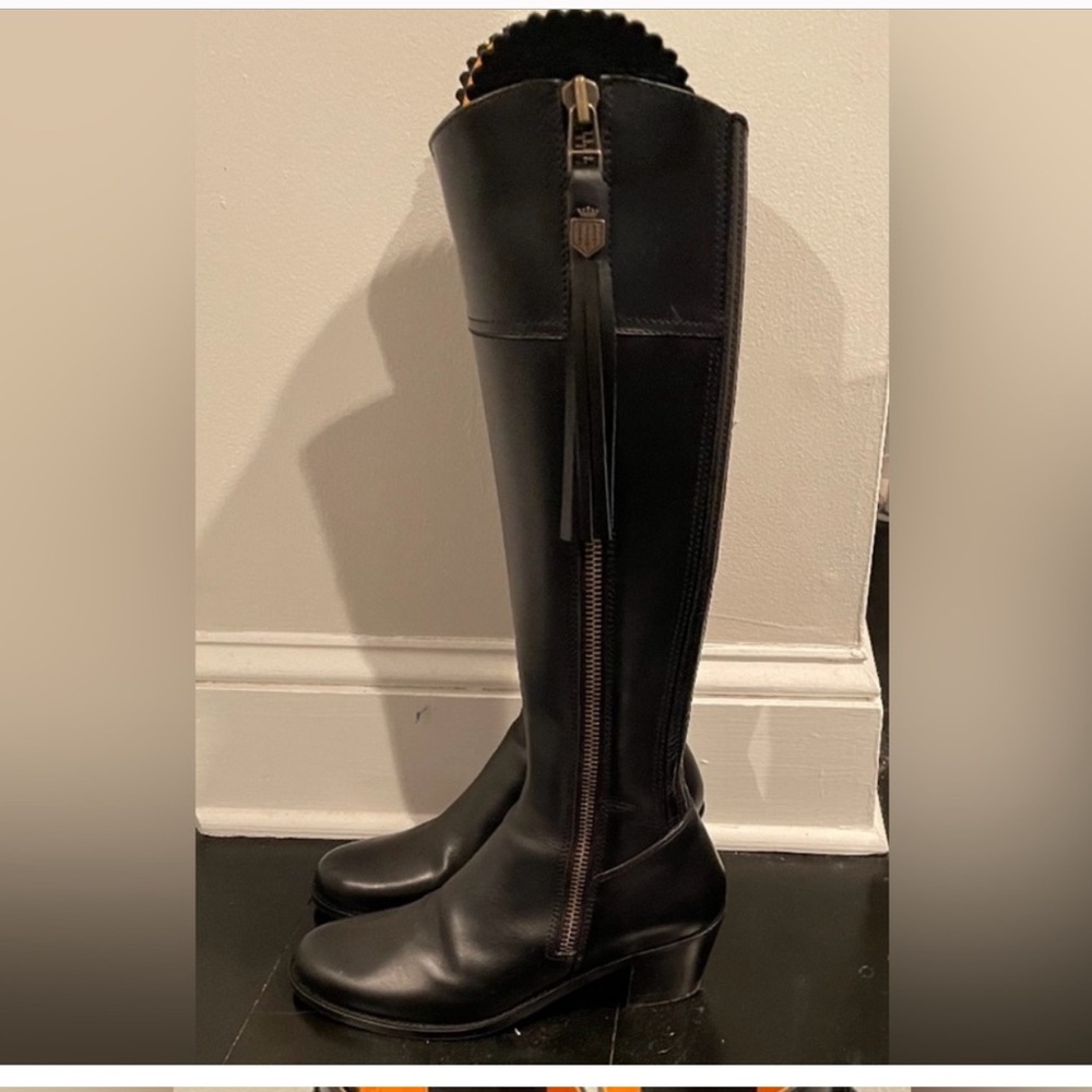Size 9 NF Regina Heeled boots